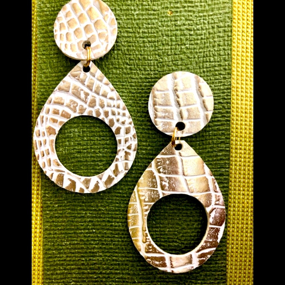 NWT Lilly Styled Earrings, Croc, White/Gold Post